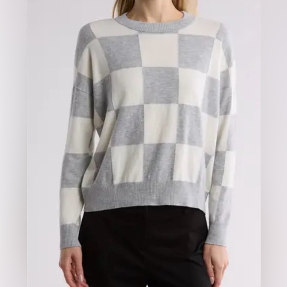 2/$30 T Tahari Grey and White Checkered Sweater sz Small NWT ⚠️ - Picture 1 of 9